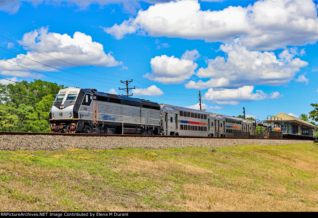 NJT 4019 on train 5175